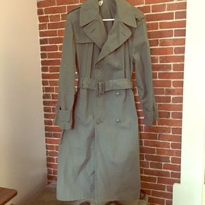Vintage Man’s Raincoat Army Green 40R